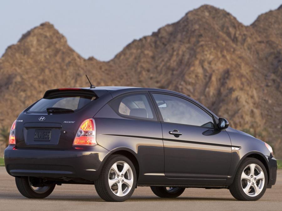  Hyundai Accent 3-Door 2006 года  (US) (фото 7 из 13)